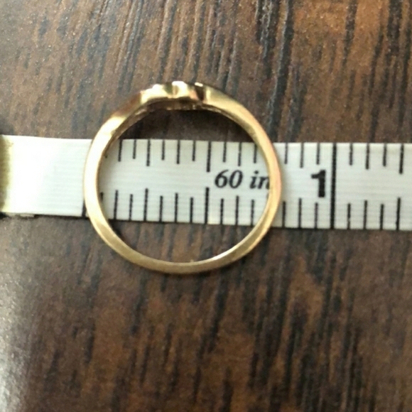 10k yellow gold diamond chip heart ring - Picture 4 of 6